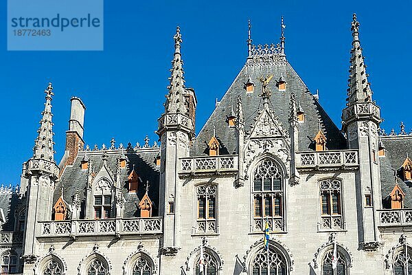 Rathaus auf dem Marktplatz in Brügge Westflandern Belgien