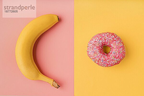 Draufsicht Bananen-Donut. Foto mit hoher Auflösung