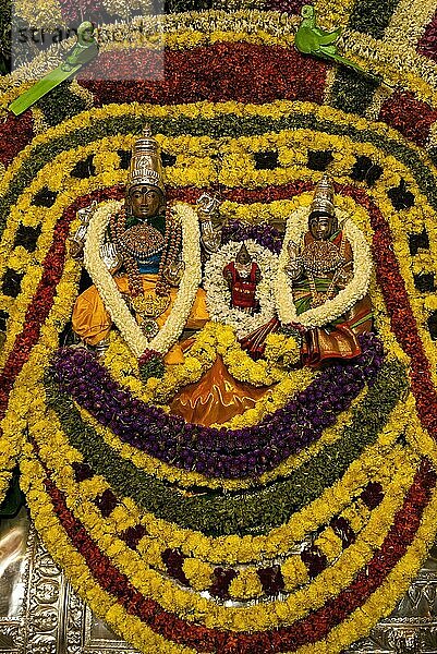 Geschmückter Lord Somaskandha während des Vinayak Chaturthi Ganesh Chaturthi Festes im Sri Karpaga Vinayakar Tempel in Pillaiyarpatti bei Karaikudi  Tamil Nadu  Südindien  Indien  Asien