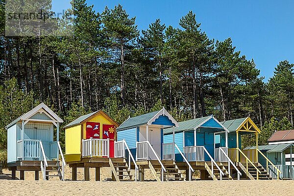 Einige farbenfrohe Strandhütten in Wells Next the Sea