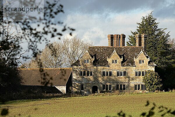 EAST GRINSTEAD  WEST SUSSEX/UK - NOVEMBER 3 : Herbstsonne auf Gullege in East Grinstead  West Sussex am 3. November 2020