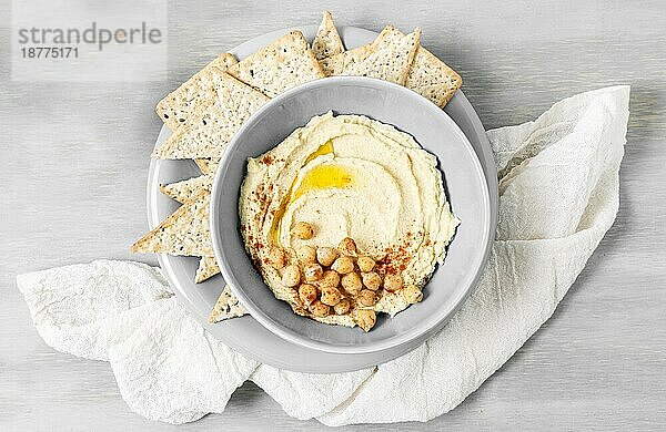 Draufsicht Hummus mit Kichererbsen Nacho-Chips. Auflösung und hohe Qualität schönes Foto