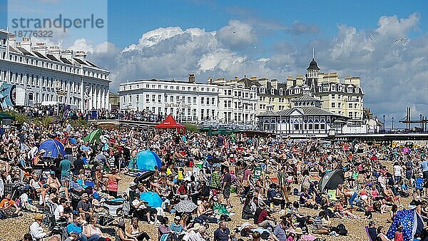 Zuschauer der Airbourne Flugshow in Eastbourne 2014