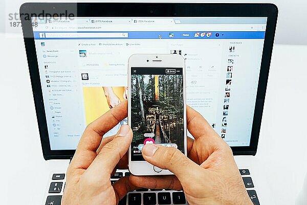 Facebook Telefon Laptop. Auflösung und hohe Qualität schönes Foto