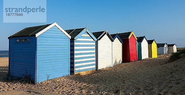 SOUTHWOLD  SUFFOLK/UK - 31. MAI : Bunte Strandhütten am Strand von Southwold in Suffolk am 31. Mai 2010