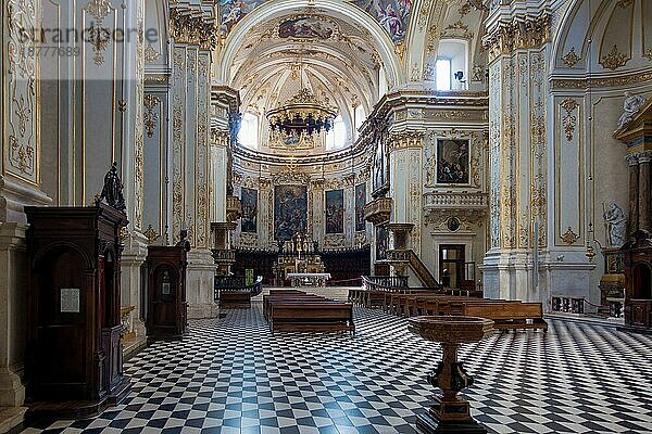 BERGAMO  LOMBARDEI/ITALIEN - 26. JUNI : Innenansicht der Kathedrale von St. Alexander in Bergamo am 26. Juni 2017