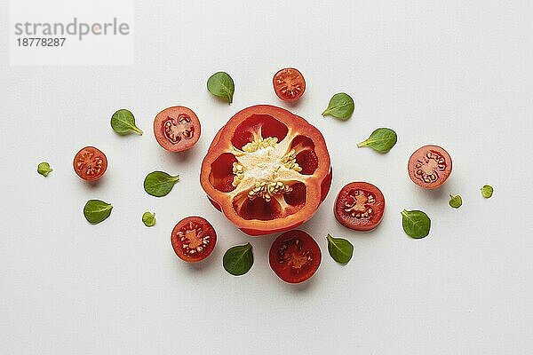 Draufsicht Paprika mit Tomaten