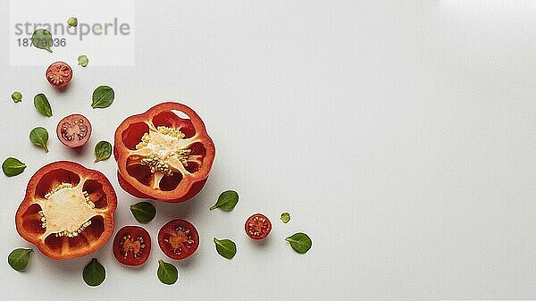 Draufsicht Paprika mit Tomaten Kopierraum