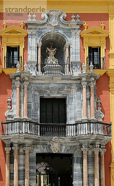 MALAGA  ANDALUCIA/SPAIN - JULY 5 : Barocker Bischofspalast von Antonio Ramos aus dem 18. Jahrhundert auf der Plaza de Obispo Malaga Costa del Sol Spanien am 5. Juli 2017