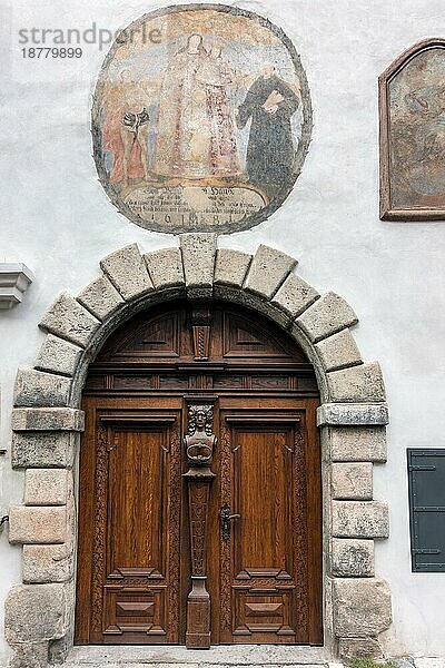 Blick auf ein traditionelles Gebäude in Krumlov