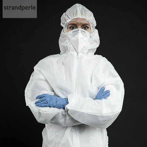 Arzt in medizinischer Pandemiekleidung. Schönes Foto