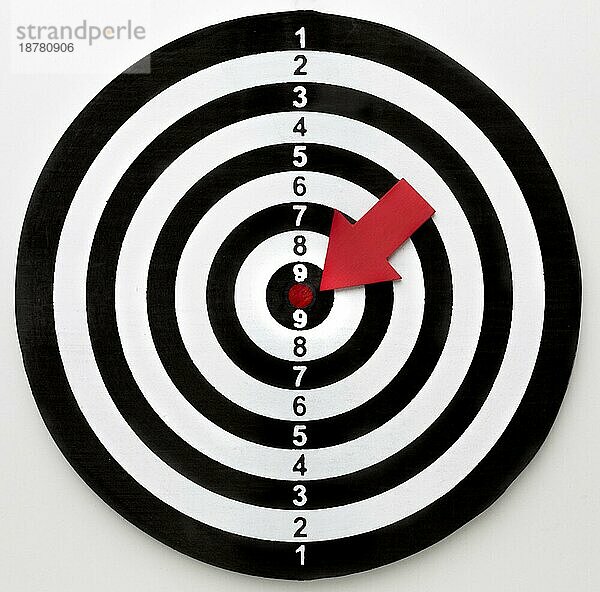 Draufsicht Ziel mit Pfeil zeigt Bullseye. Auflösung und hohe Qualität schönes Foto