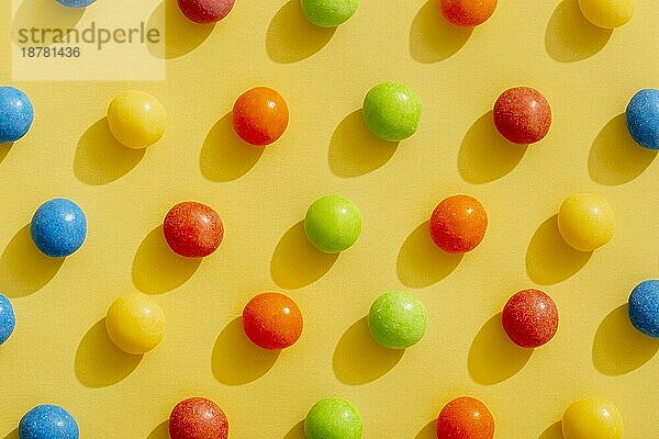 Draufsicht farblich gestaltete Jellybeans