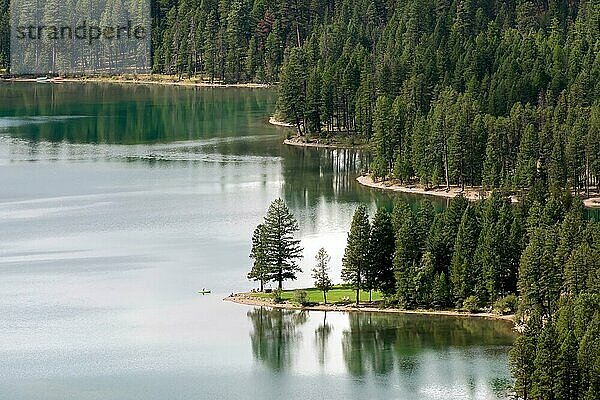 Blick auf den Holland-See in Montana  USA  am 19. September 2013. Nicht identifizierte Person  HOLLAND LAKE  MONTANA/USA  Nordamerika
