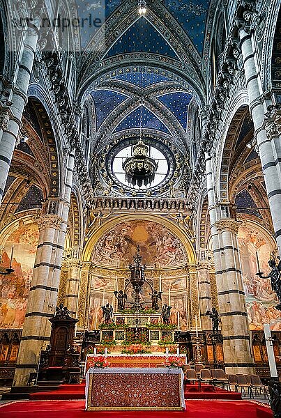 Innenansicht des Doms von Siena
