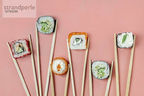 Ansicht von oben traditionelles japanisches Sushi-Sortiment. Auflösung und hohe Qualität schönes Foto