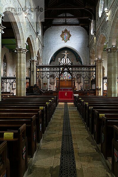 EAST GRINSTEAD  WEST SUSSEX  UK - 28. MÄRZ: Innenansicht der St. Swithuns Kirche in East Grinstead West Sussex am 28. März 2022