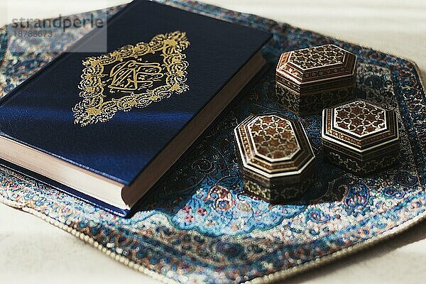 Ramadan konzept mit quran . Auflösung und hohe Qualität schönes Foto