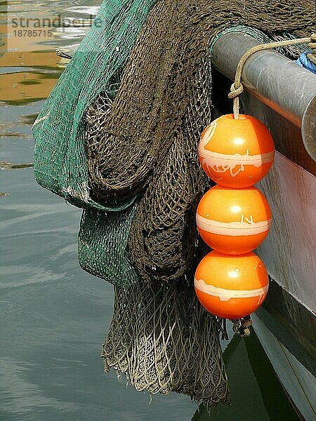 Italien  Emilia Romagna  Fischernetz  Boje  Europa