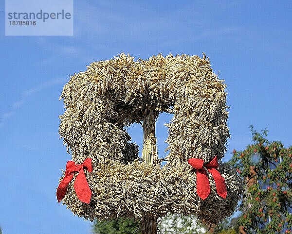 Erntekrone aus Weizenähren