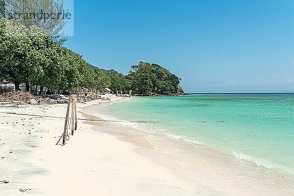 Das Dorf Pasir Putih mit seinem traumhaften weißen Sandstrand im Süden der Insel Weh  Sabang  dem nördlichsten Punkt Indonesiens