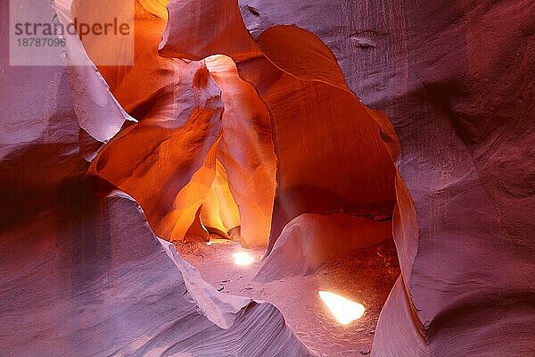 Beams im Lower Antelope Canyon  Slot Canyon  Navajo Reservat  Page  Arizona  USA  Nordamerika