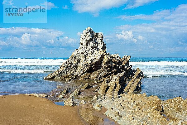 Der Strand Arrietara von Sopelana  auch Sopela genannt  im Baskenland  im Norden Spaniens  in der Nähe von Bilbao im Oktober