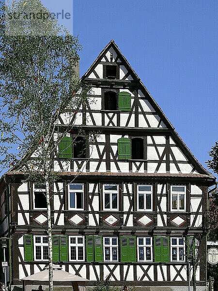 Fachwerkhaus  Maibaum  Zaisersweiher/Maulbronn  Baden-Württemberg  Deutschland  Europa