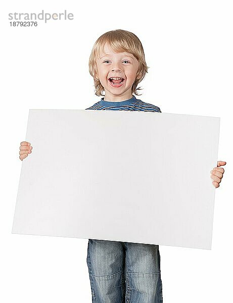 Jungen zeigen leere Plakatwand zu schreiben  es auf Ihren eigenen Text vor weißem Hintergrund