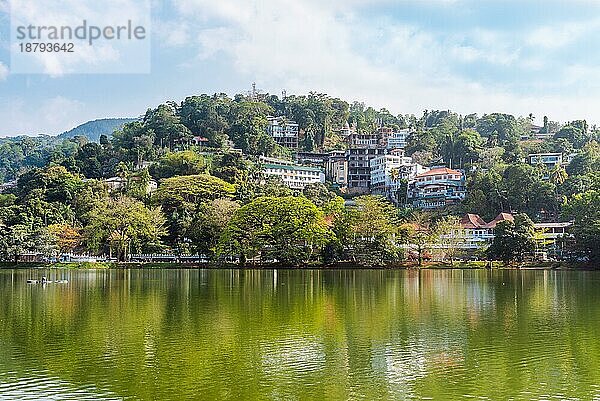 Der Kandysee ist ein künstliches Gewässer im Herzen der Stadt Kandy  um das sich viele Legenden und Folklore ranken