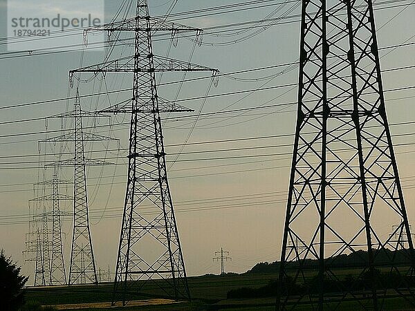 Starkstrommasten  Überlandleitungen  Stromversorgung