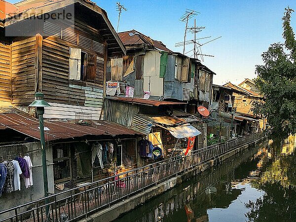 Wasserkanal  der die Stadtteile Bangkoks vom Fluss Chao Phraya mit der Provinz Prachinburi verbindet. Khlongs werden für den Transport und schwimmende Märkte genutzt