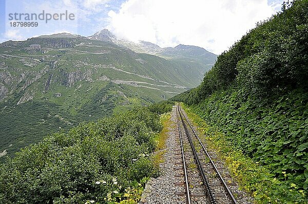 Schweiz  nostalgische Bahnstrecke am Furkapass Realp  Gletsch  Schweiz  Europa