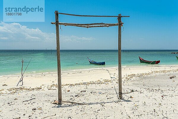 Das Dorf Pasir Putih mit seinem traumhaften weißen Sandstrand im Süden der Insel Weh  Sabang  dem nördlichsten Punkt Indonesiens