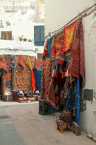 Souvenirverkauf in der UNESCO-Schutz stehenden Altstadt von Essaouira Marokko