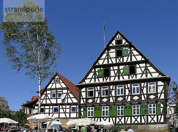 Fachwerkhaus  Maibaum  Zaisersweiher/Maulbronn  Baden-Württemberg  Deutschland  Europa