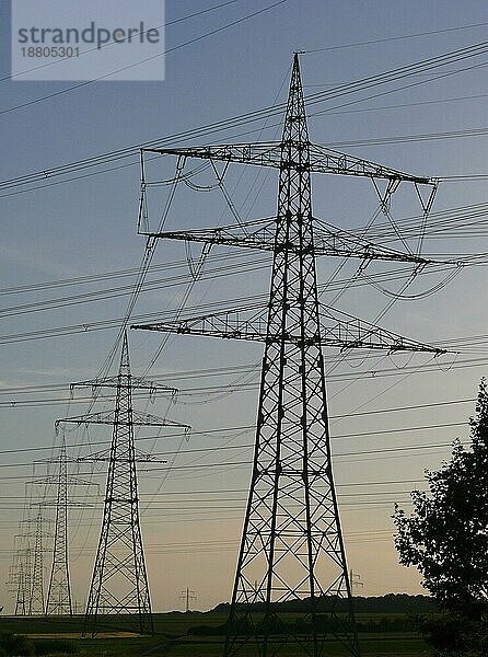 Starkstrommasten  Überlandleitungen  Stromversorgung