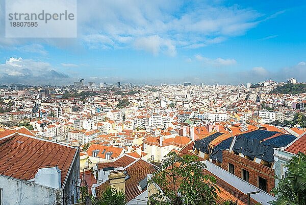Blick Richtung Norden  mit Blick auf den Stadtteil Arroios in Lissabon  auf das Instituto Superior T