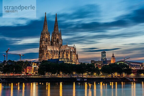 Kölner Dom zur blaün Stunde  Deutschland  Europa