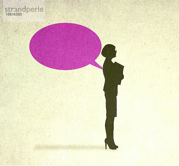 Illustration einer Sprechblase hinter der Silhouette einer Geschäftsfrau