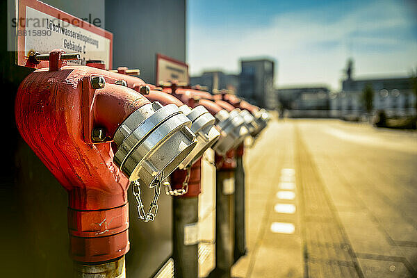 Deutschland  Nordrhein-Westfalen  Hydranten im Medienhafen