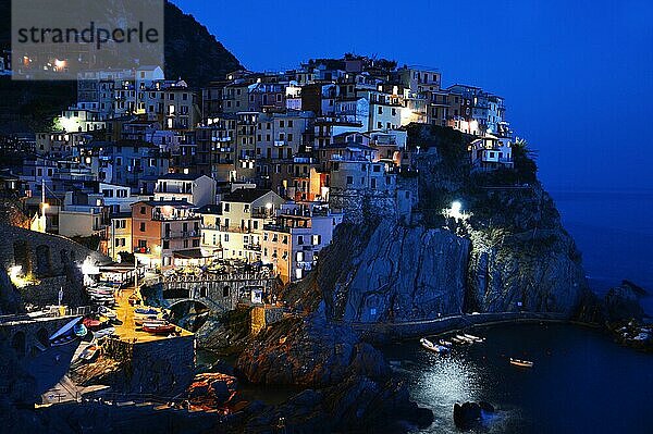 Traditionelle mediterrane Architektur in Manarola  La Spezia  Ligurien  Italien  Europa