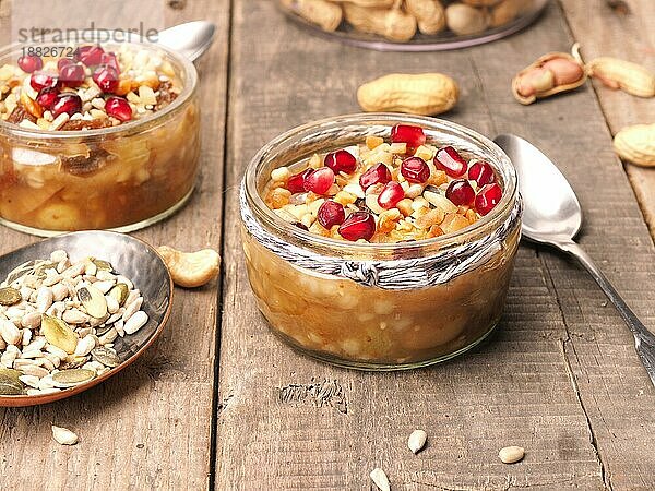 Traditionelle türkische Süßigkeiten Ashura Noahs Pudding