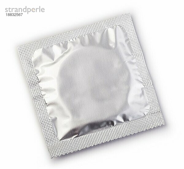 Kondom vor weißem Hintergrund