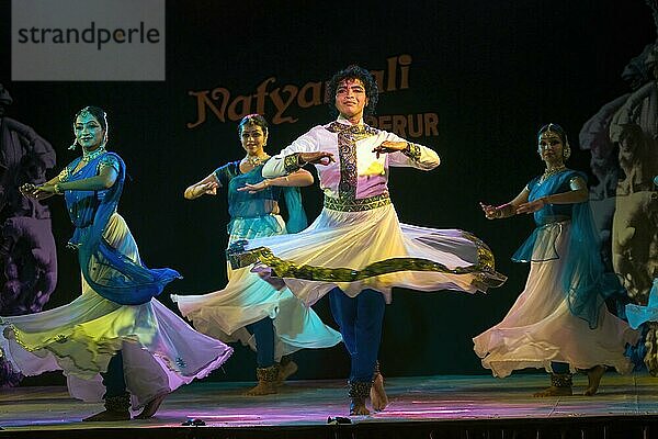 Kathak-Tanz beim Natiyanjali-Festival im Perur-Tempel  Tamil Nadu  Indien  Asien