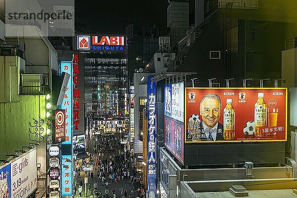 Tokio Japan. Neonlicht im Stadtteil Shibuya