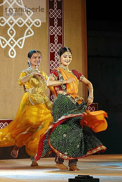 Kathak-Tanz beim Natiyanjali-Festival im Perur-Tempel  Tamil Nadu  Indien  Asien