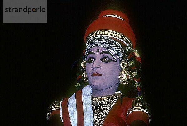 Koodiyattam Kodiyattom ist das sanskritische Theater von Kerala  das vor zwei Jahrtausenden entstanden sein soll. Kerala Kalamandalam in Cheruthuruthy oder Vallathol Nagar  Kerala  Südindien  Indien  Asien