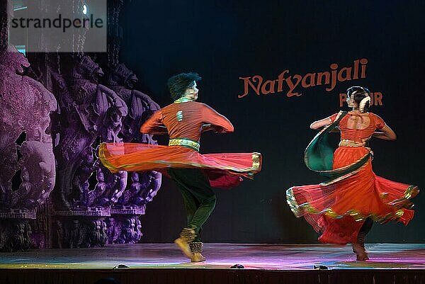 Kathak-Tanz beim Natiyanjali-Festival im Perur-Tempel  Tamil Nadu  Indien  Asien