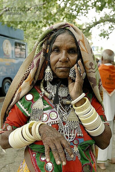Banjara-Frau (nomadische Gemeinschaft) Tirumala  Andhra Pradesh  Indien  Asien